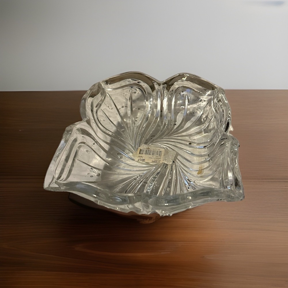 Mikasa Flores Crystal Dish Clear Serving Bowl Flower Shape Curved Pointed Petals